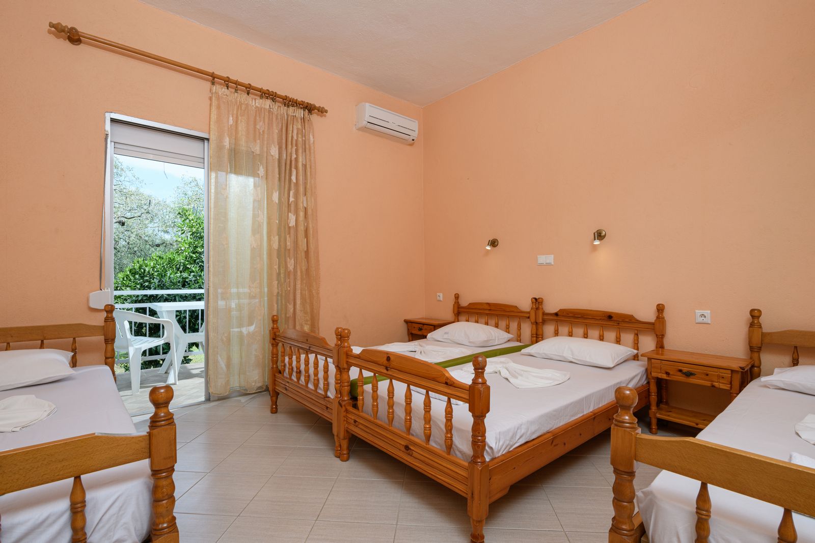 Quadruple Room - Voulalas Qyra Studios