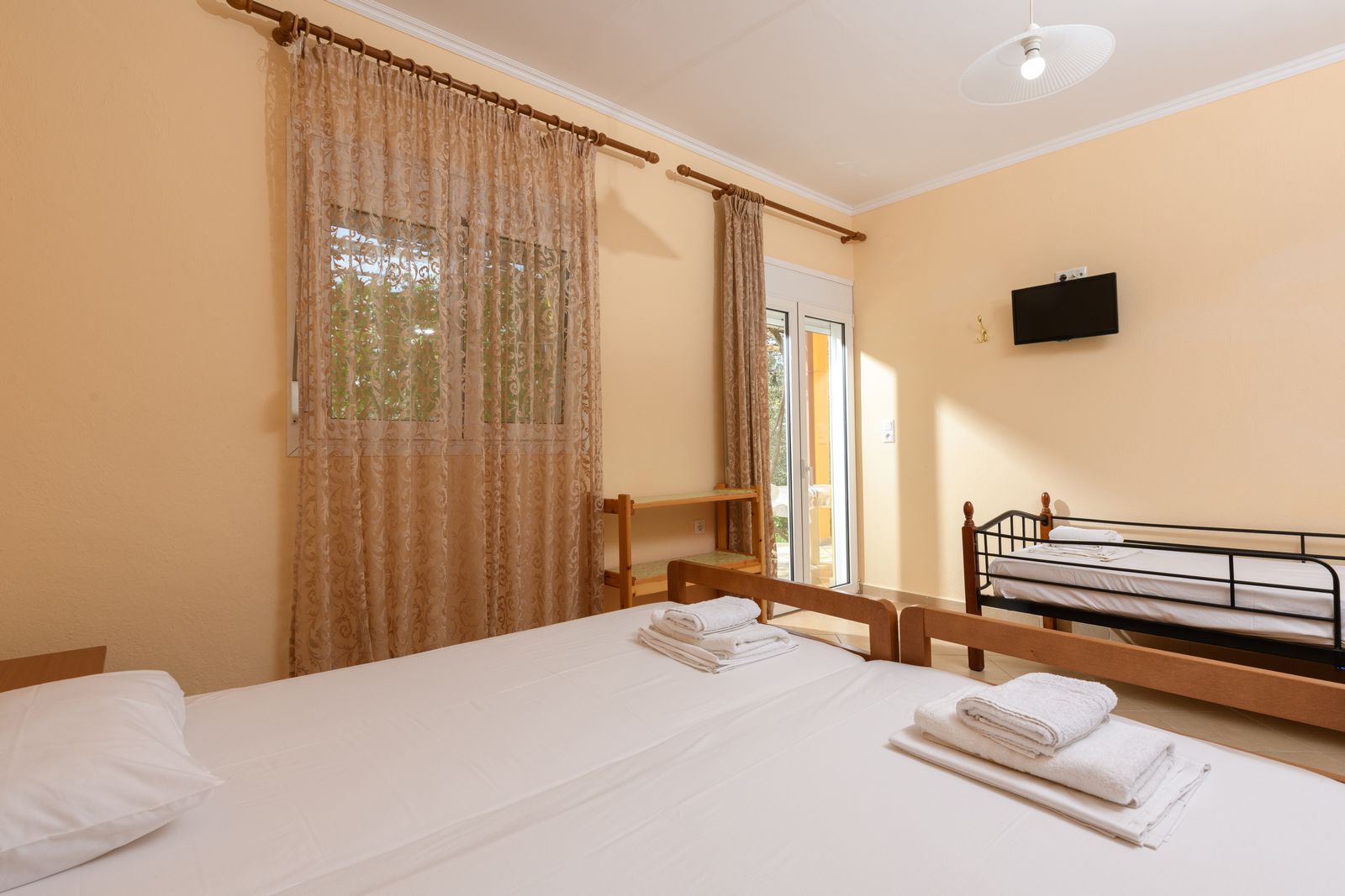Triple Room - Voulalas Qyra Studios