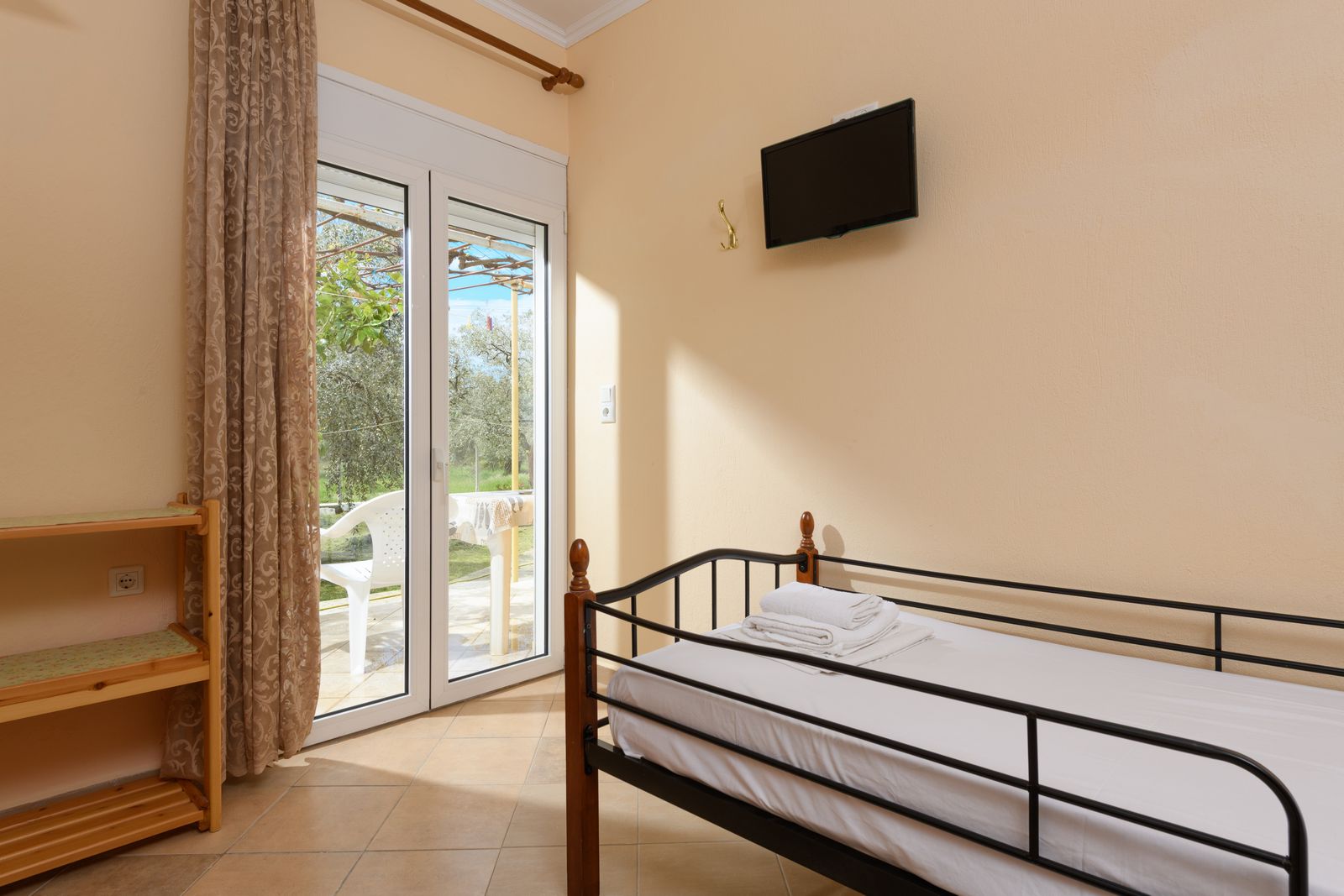 Triple Room - Voulalas Qyra Studios