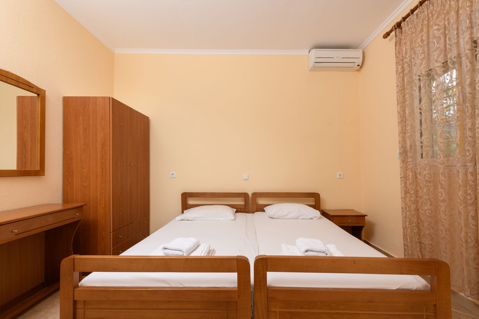 Triple Room - Voulalas Qyra Studios