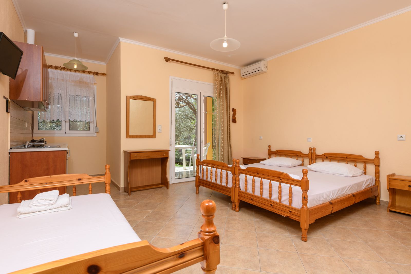Triple Room - Voulalas Qyra Studios