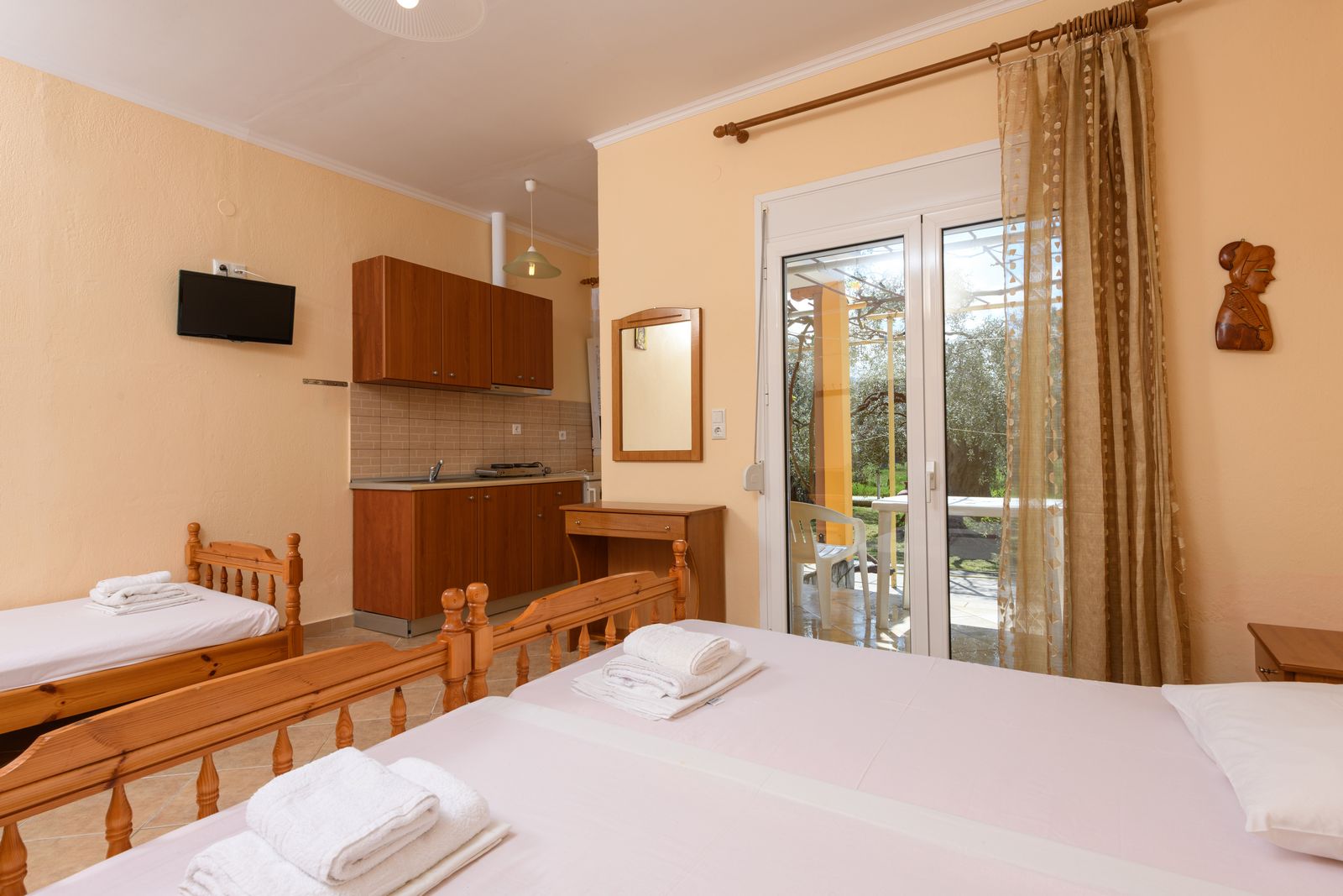 Triple Room - Voulalas Qyra Studios
