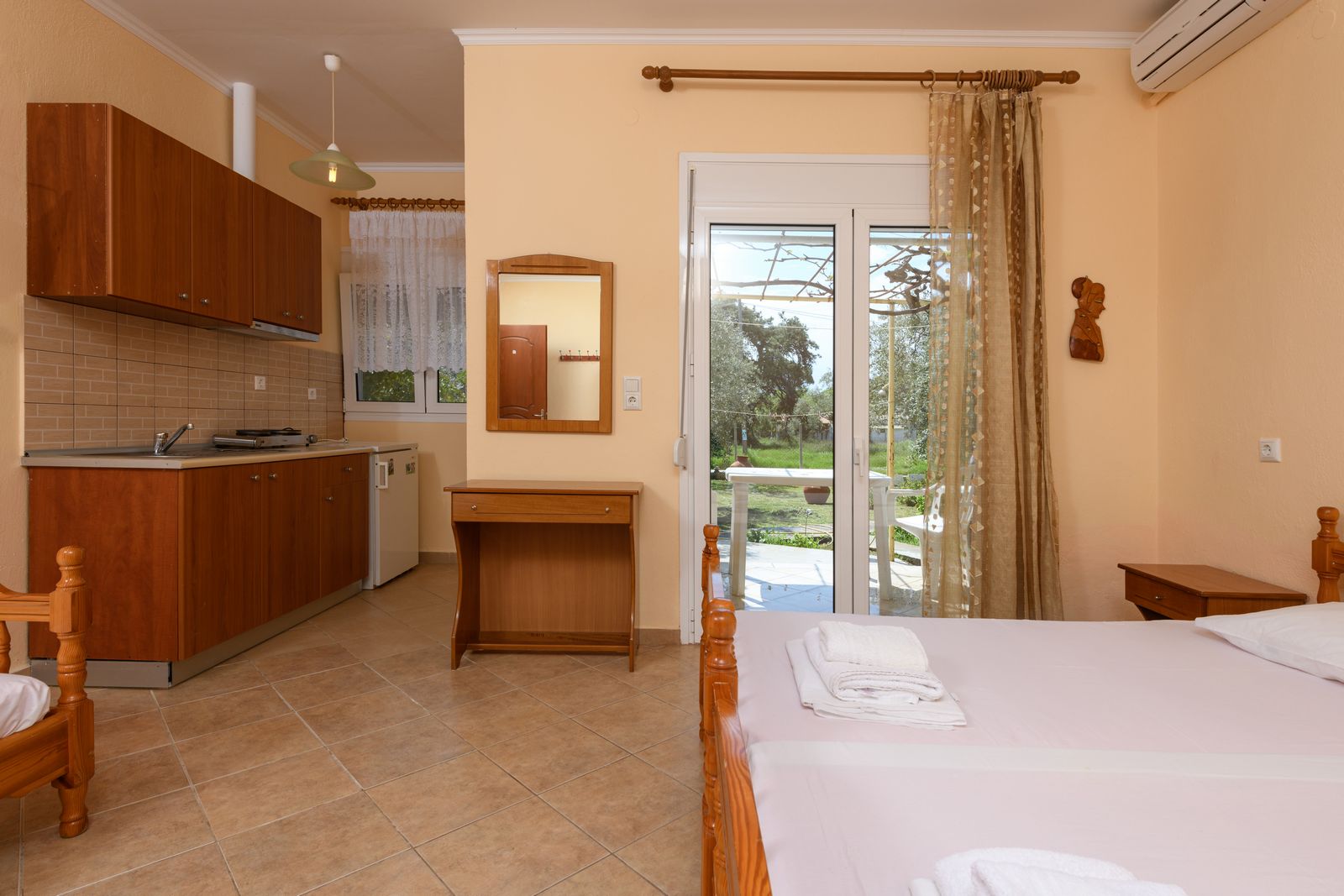 Triple Room - Voulalas Qyra Studios
