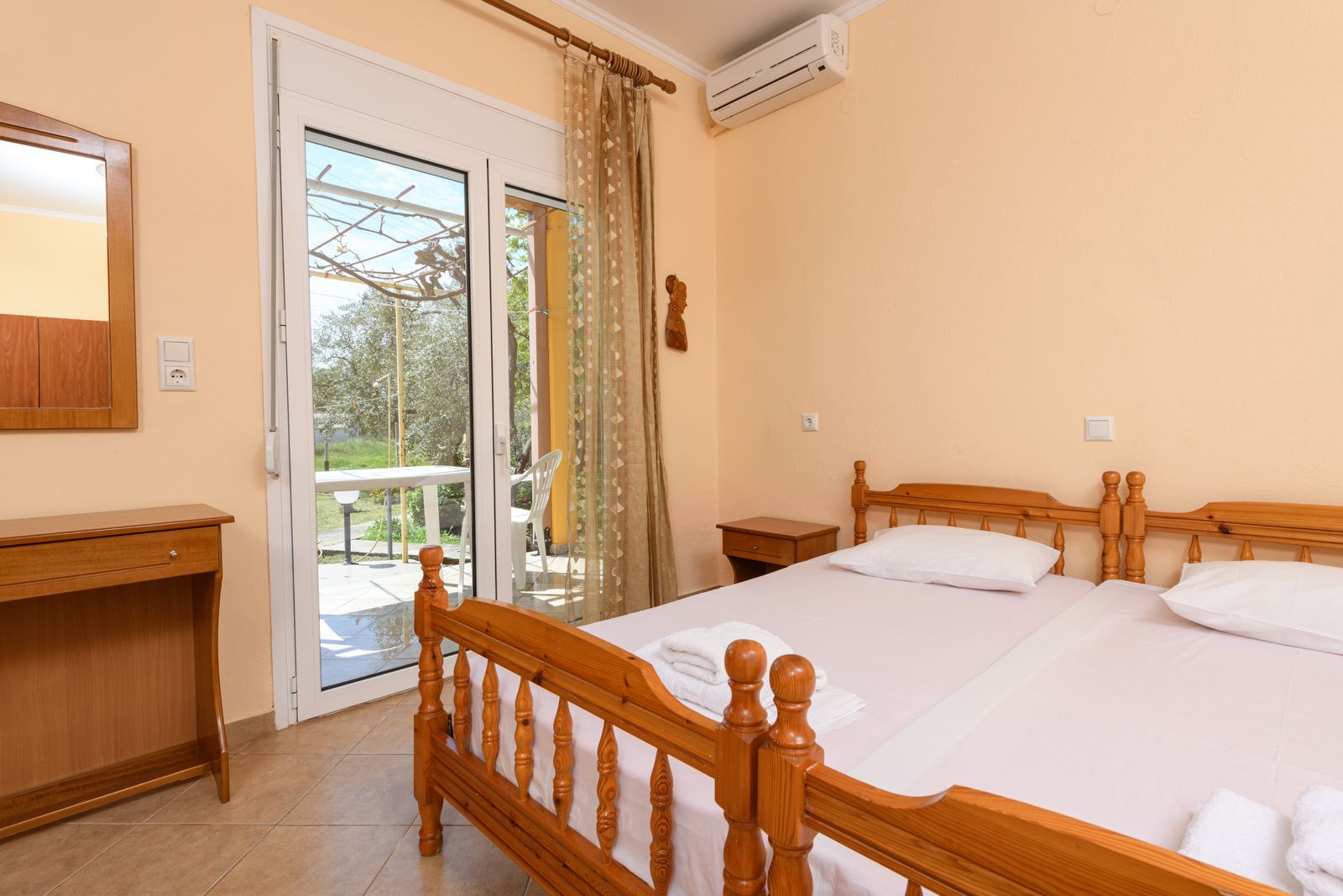 Triple Room - Voulalas Qyra Studios
